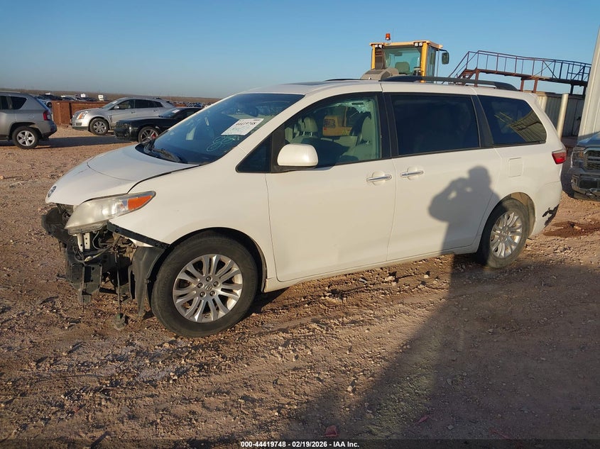 2017 Toyota Sienna Xle Premium 8 Passenger