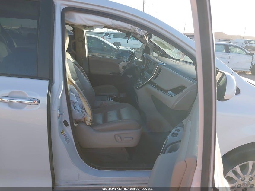 2017 Toyota Sienna Xle Premium 8 Passenger