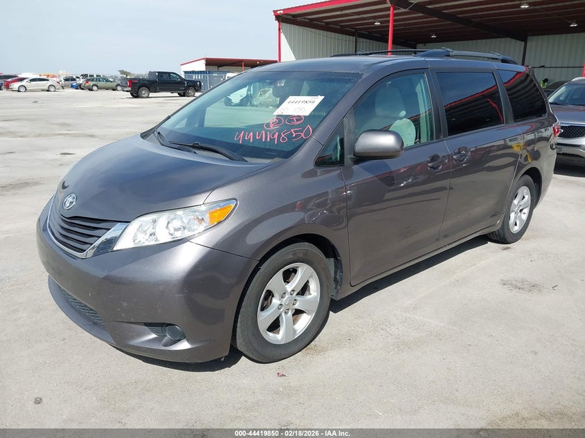 2016 Toyota Sienna Le 8 Passenger