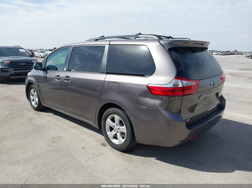 2016 Toyota Sienna Le 8 Passenger