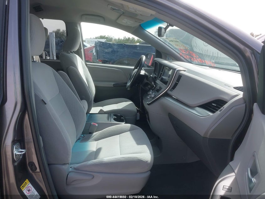 2016 Toyota Sienna Le 8 Passenger
