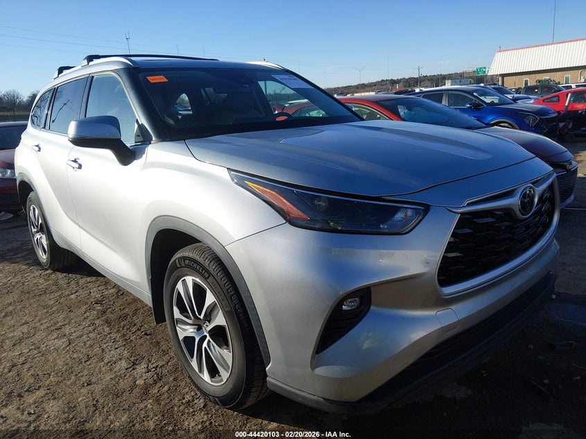 5TDGZRBH9NS561247 2022 Toyota Highlander Xle auction photo 1
