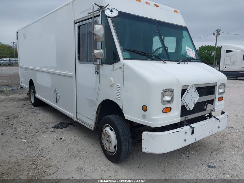 2001 FREIGHTLINER CHASSIS M LINE WALK-IN VAN