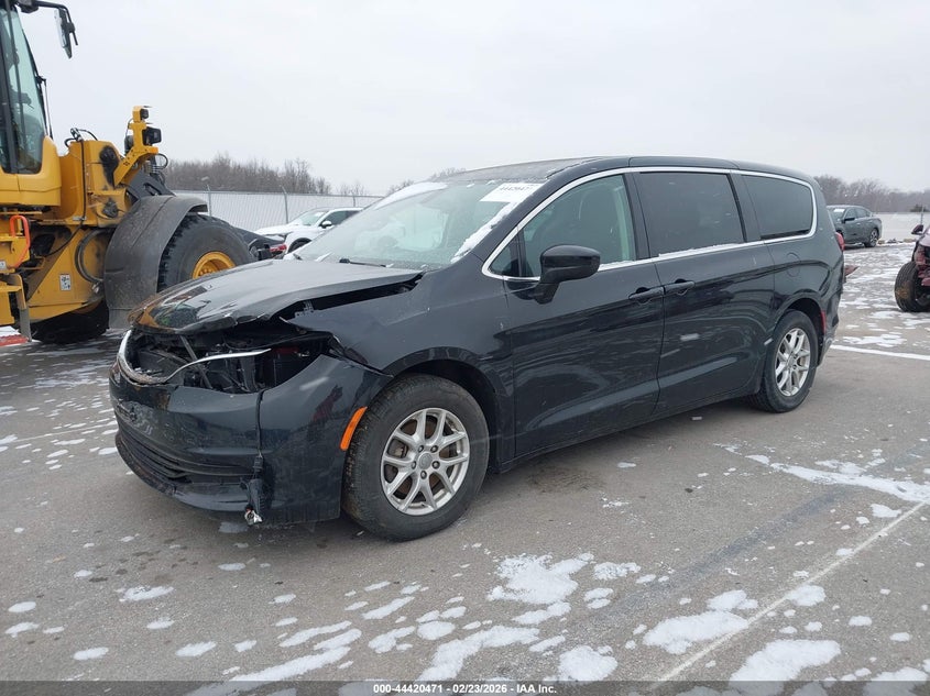 Vin: 2c4rc1dg8hr621094, lot: 44917063, chrysler pacifica touring 20172