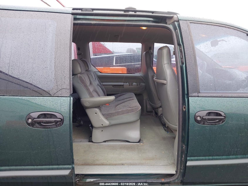 1997 Dodge Caravan VIN: 2B4FP2533VR407843 Lot: 44420600