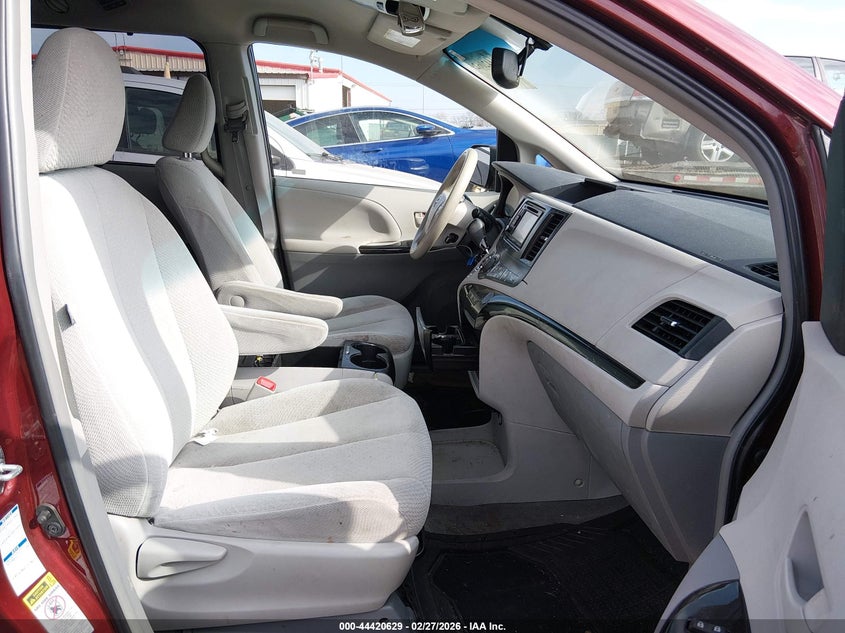 2014 Toyota Sienna Le 7 Passenger