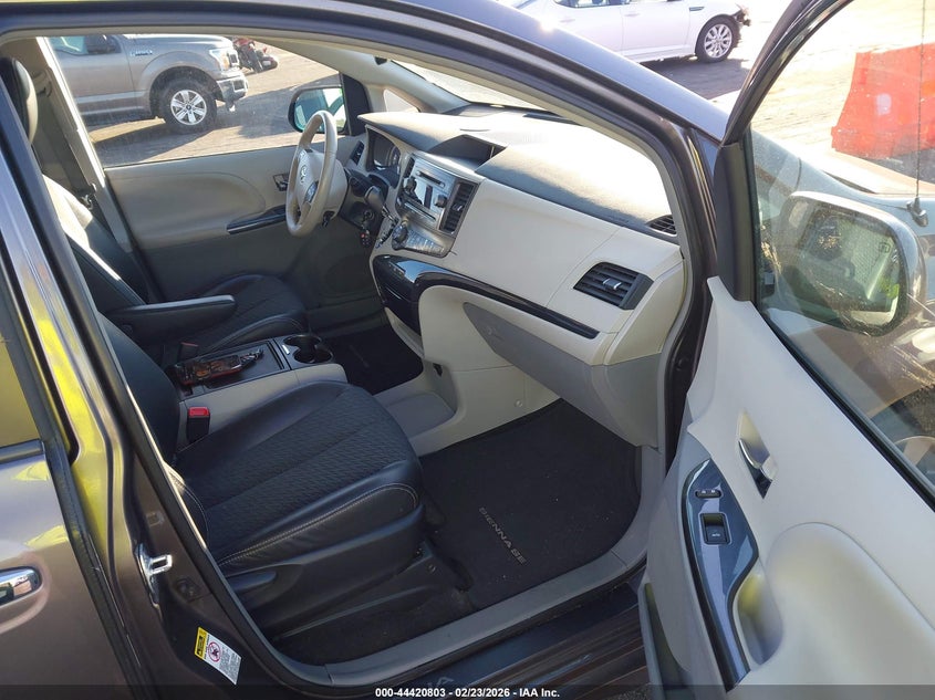 2013 Toyota Sienna Se 8 Passenger