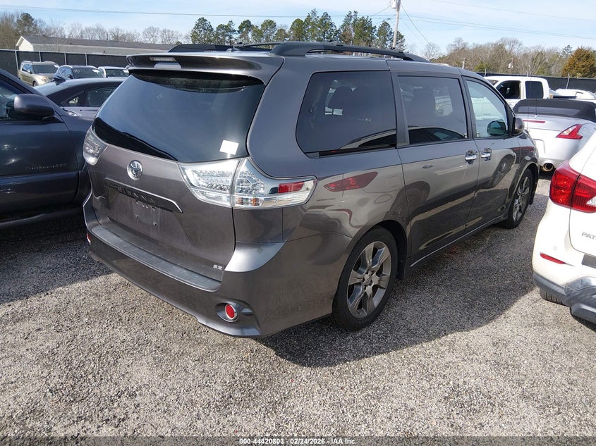 2013 Toyota Sienna Se 8 Passenger