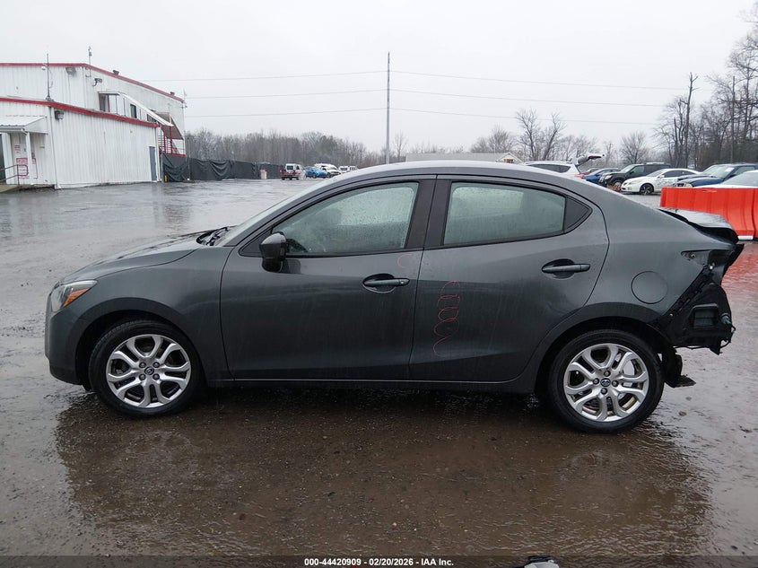 VIN 3MYDLBYV6JY310828 2018 TOYOTA YARIS IA