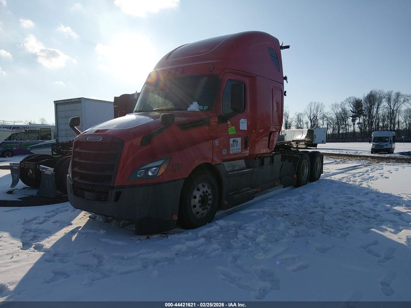 2020 FREIGHTLINER NEW CASCADIA 126 auction photo 2