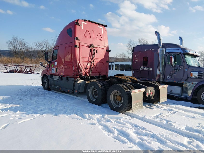 2020 FREIGHTLINER NEW CASCADIA 126 auction photo 3