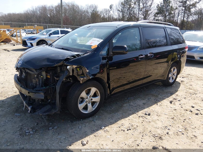 2013 Toyota Sienna Le V6 8 Passenger