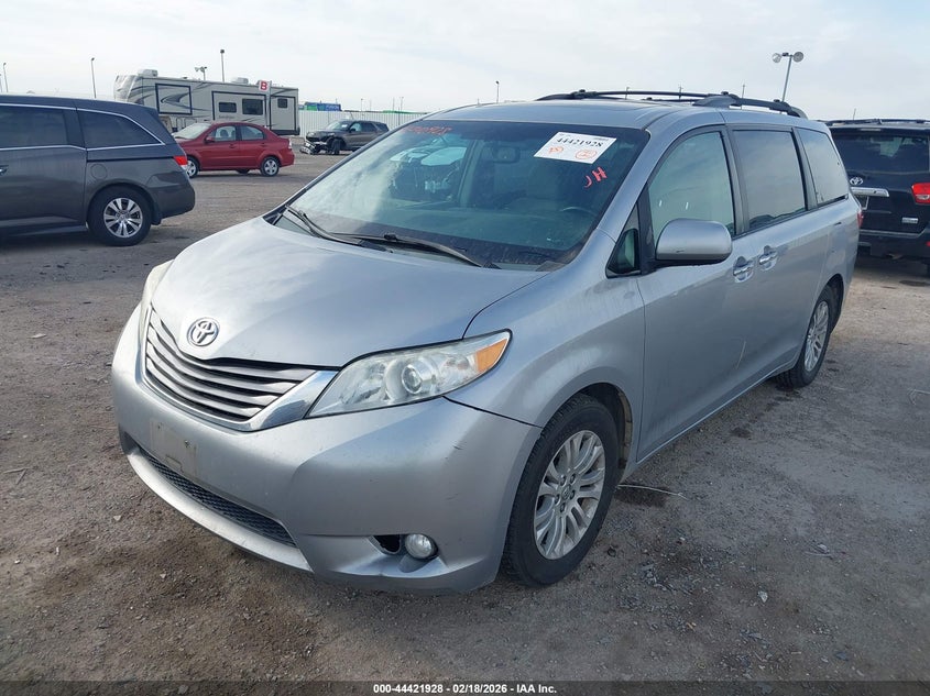 2015 Toyota Sienna Xle 8 Passenger