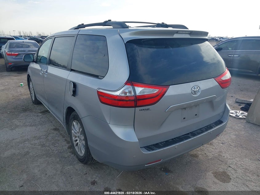 2015 Toyota Sienna Xle 8 Passenger