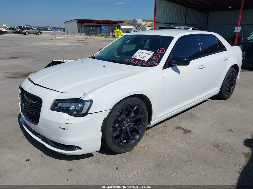 2019 Chrysler 300 Touring