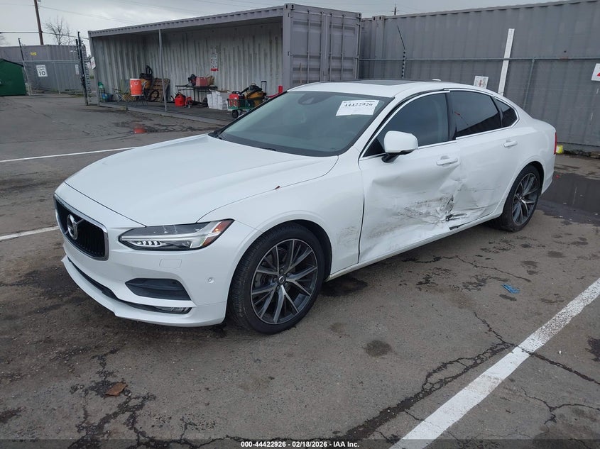 2018 Volvo S90 T5 Momentum