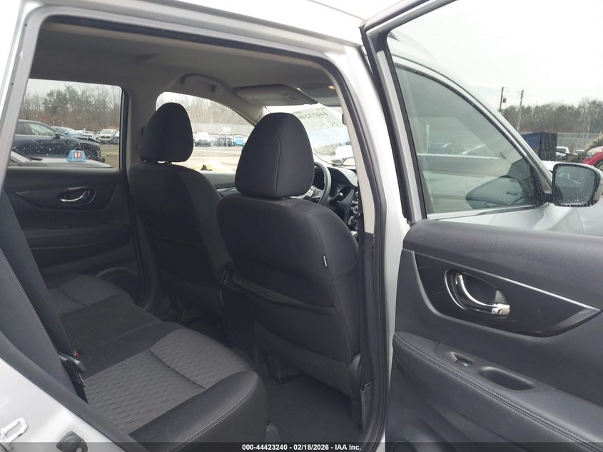 VIN KNMAT2MV4HP552715 2017 NISSAN ROGUE S