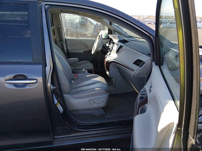 2014 Toyota Sienna Xle 7 Passenger