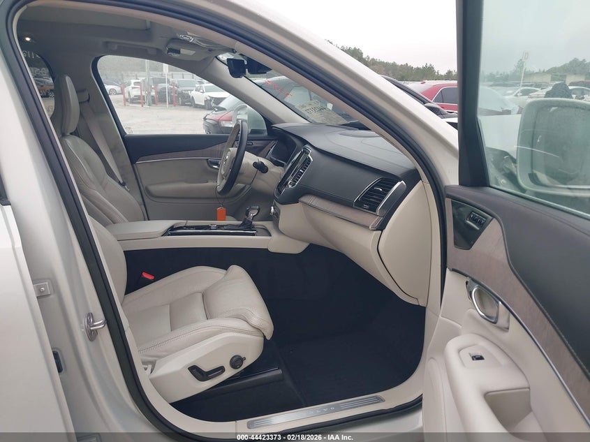 2022 Volvo Xc90 T6 Inscription 6 Passenger