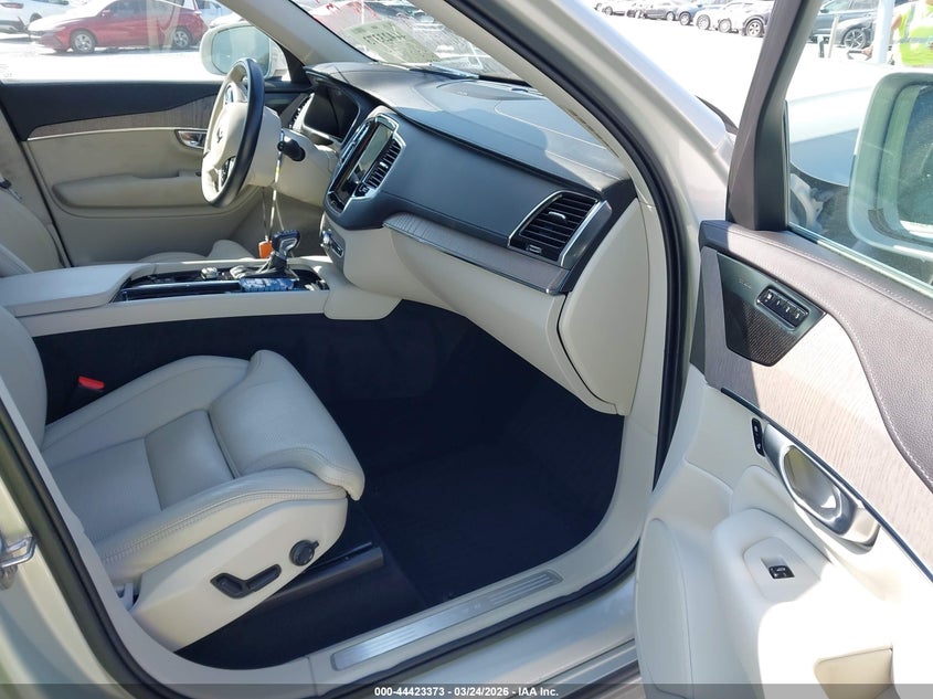 2022 Volvo Xc90 T6 Inscription 6 Passenger