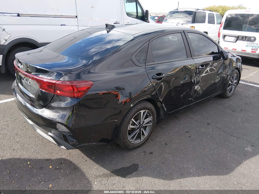 2024 Kia Forte Lxs
