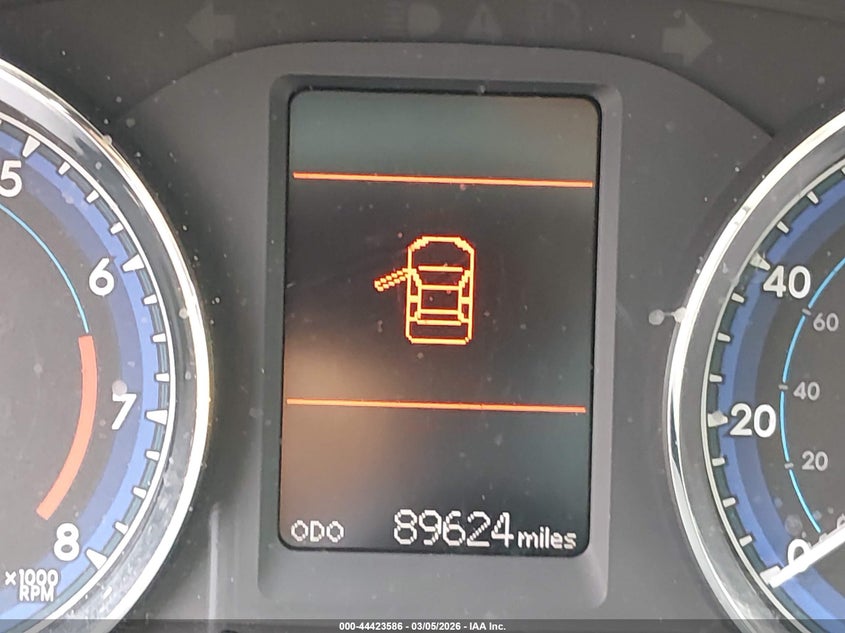 VIN 2T1BURHE5JC039501 2018 TOYOTA COROLLA LE