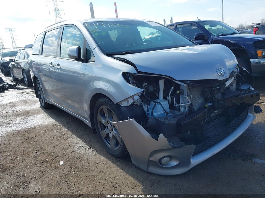 2017 Toyota Sienna Se 8 Passenger