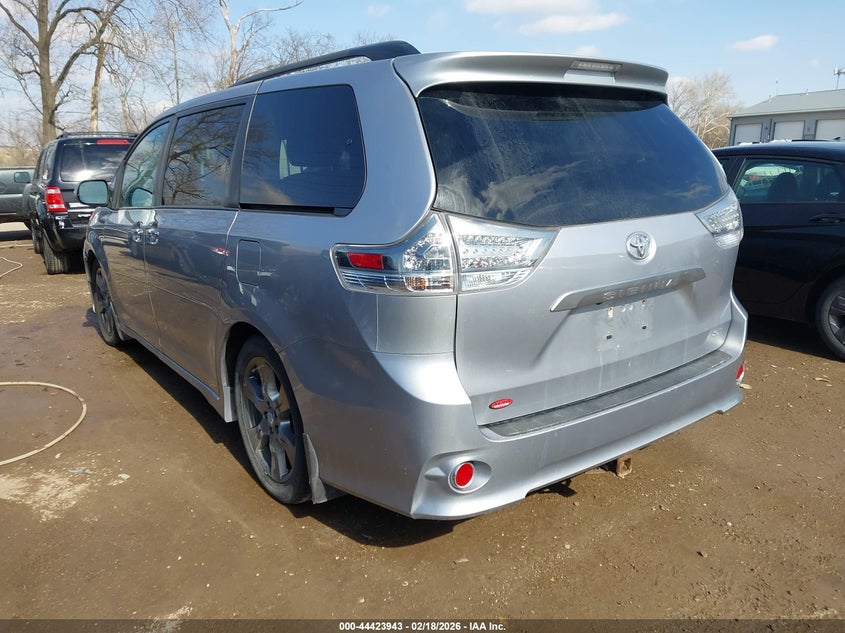 2017 Toyota Sienna Se 8 Passenger
