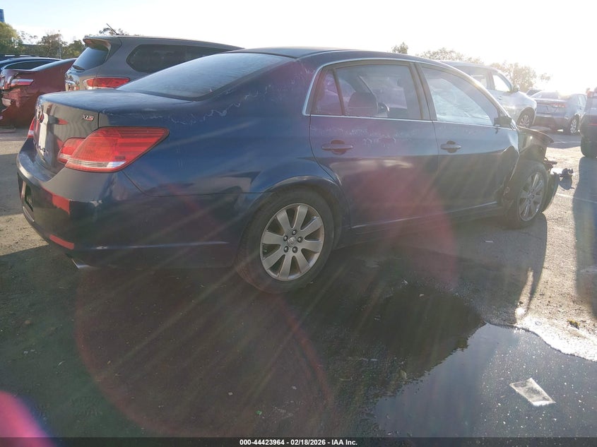 2005 Toyota Avalon Xls