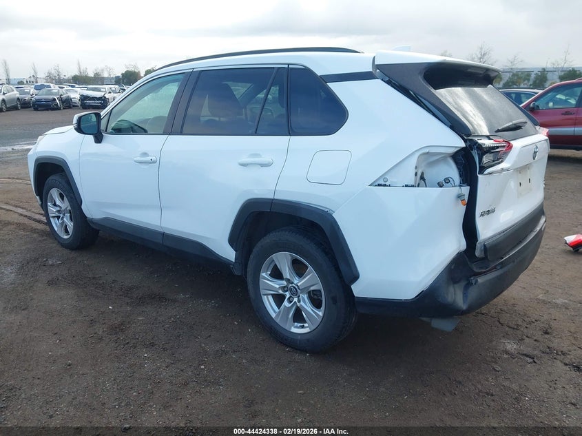VIN 2T3P1RFV2MW159168 2021 TOYOTA RAV4 XLE