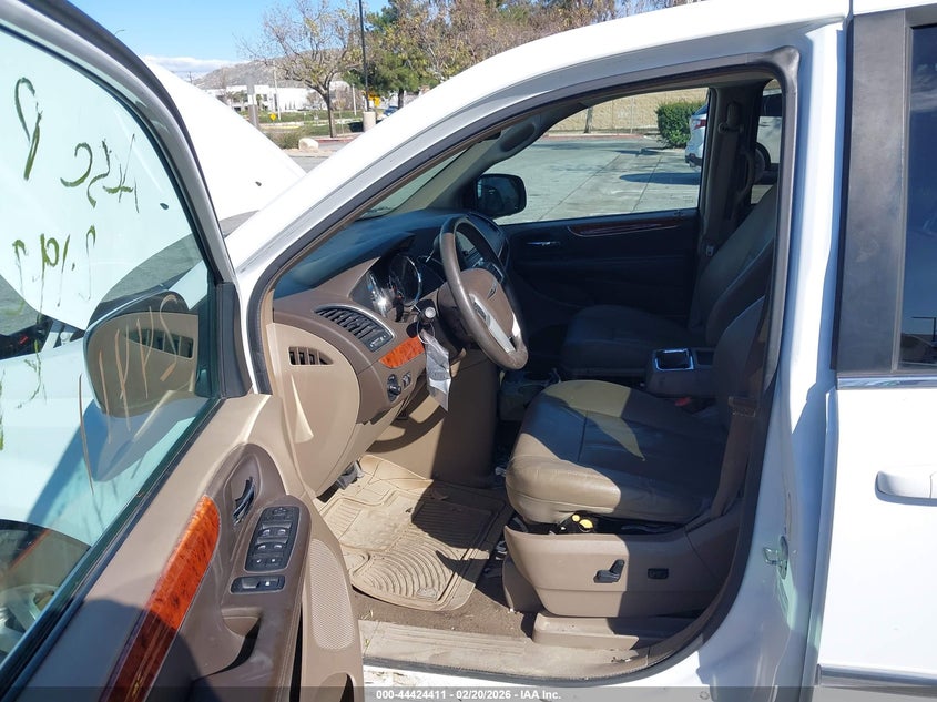 2016 Chrysler Town & Country Touring