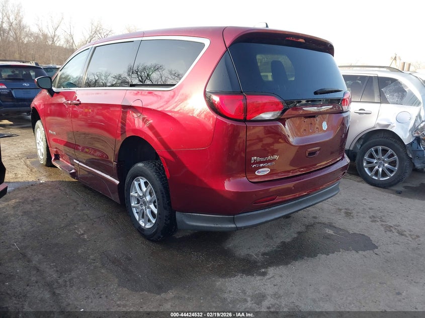 2022 Chrysler Voyager Lx