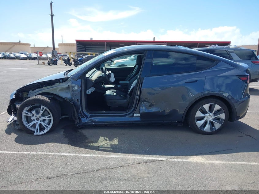 2022 Tesla Model Y Long Range Dual Motor All-Wheel Drive VIN: 7SAYGDEE1NF454652 Lot: 44424656