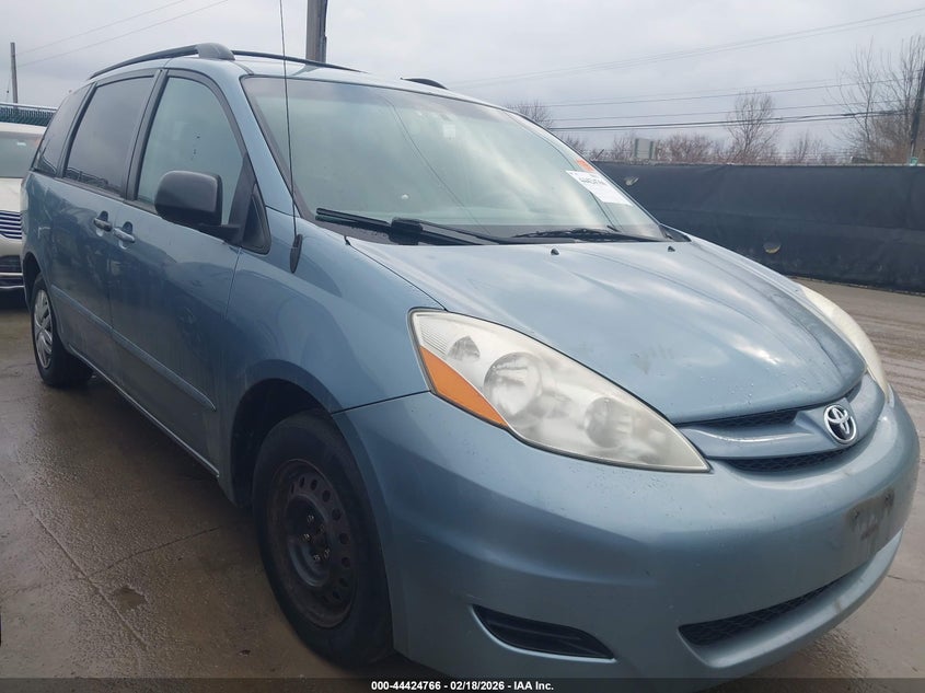 2008 TOYOTA SIENNA LE