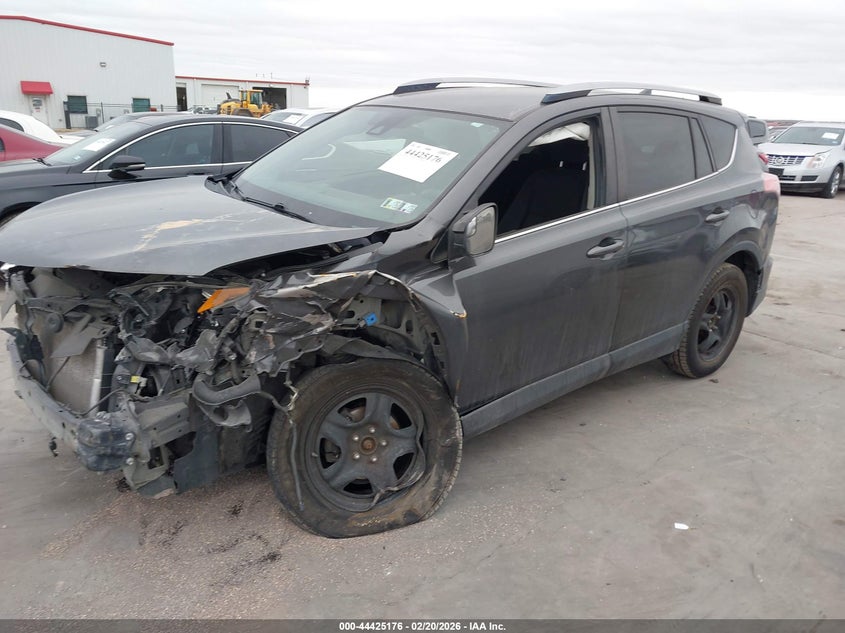 JTMZFREV4JJ751077 2018 TOYOTA RAV4 LE photo 1