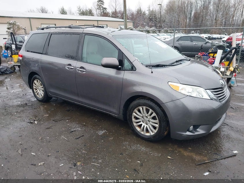 2014 Toyo Sienna Xle Fwd W/8-P Xle V6 8 Passenger