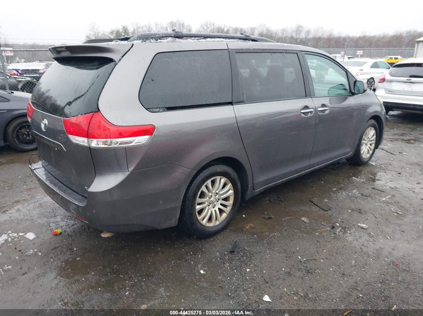 2014 Toyo Sienna Xle Fwd W/8-P Xle V6 8 Passenger