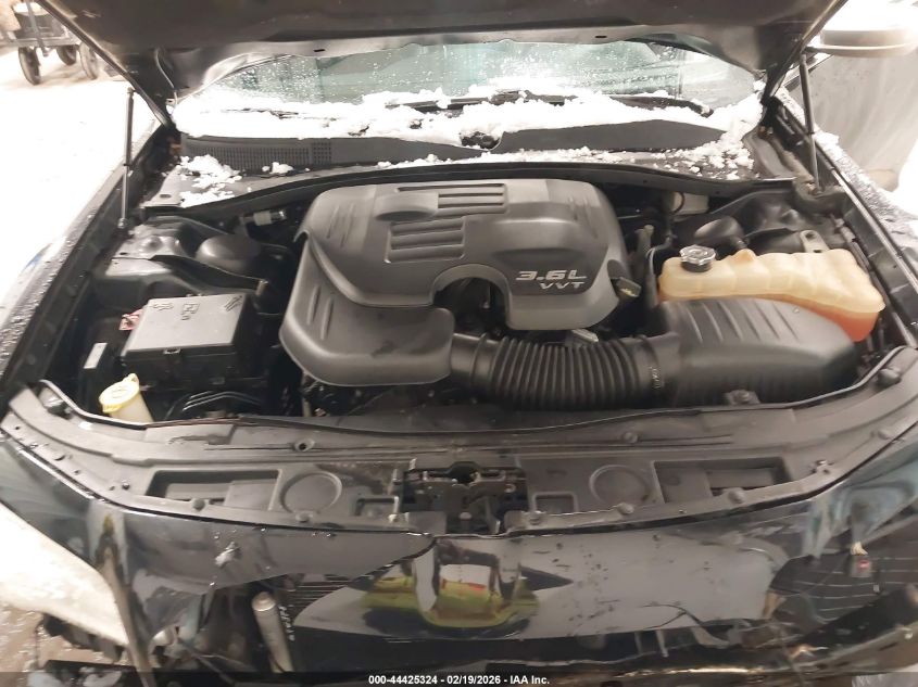 2016 Chrysler 300C Platinum VIN: 2C3CCASG3GH124181 Lot: 44425324