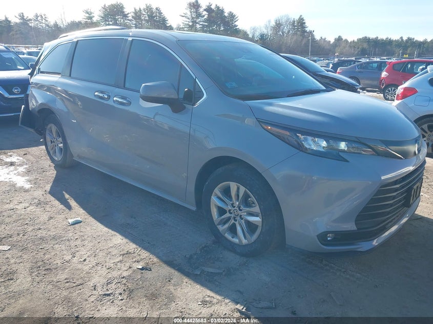 2023 Toyota Sienna Woodland Edition