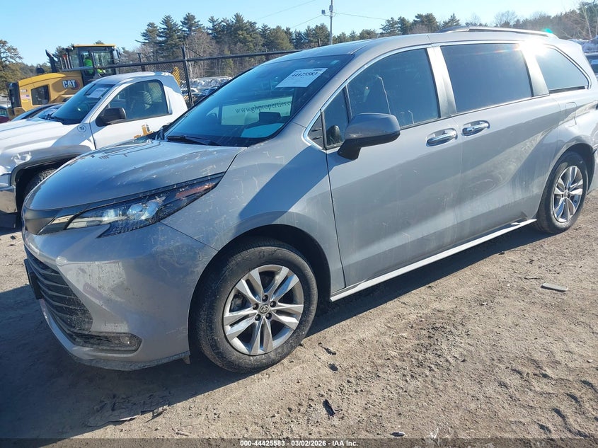 2023 Toyota Sienna Woodland Edition