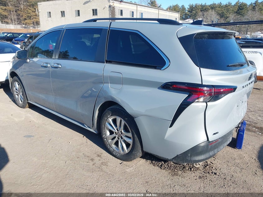 2023 Toyota Sienna Woodland Edition