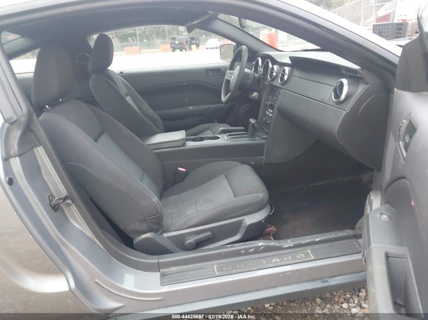 2007 Ford Mustang V6 Deluxe/V6 Premium