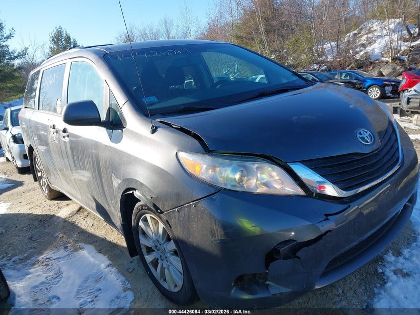 2012 Toyota Sienna Le 7 Passenger