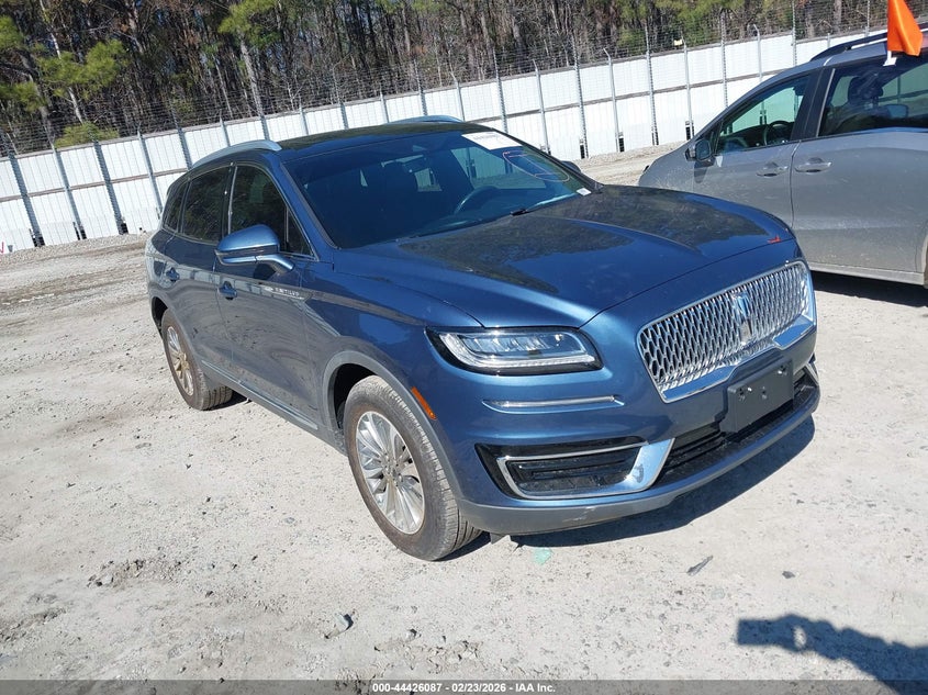 2019 Lincoln Nautilus Select