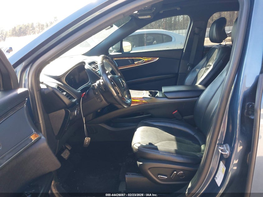 2019 Lincoln Nautilus Select