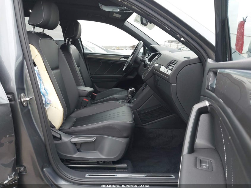 2022 Volkswagen Tiguan 2.0T Se R-Line Black