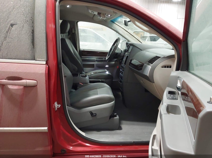 2010 Chrysler Town & Country Touring