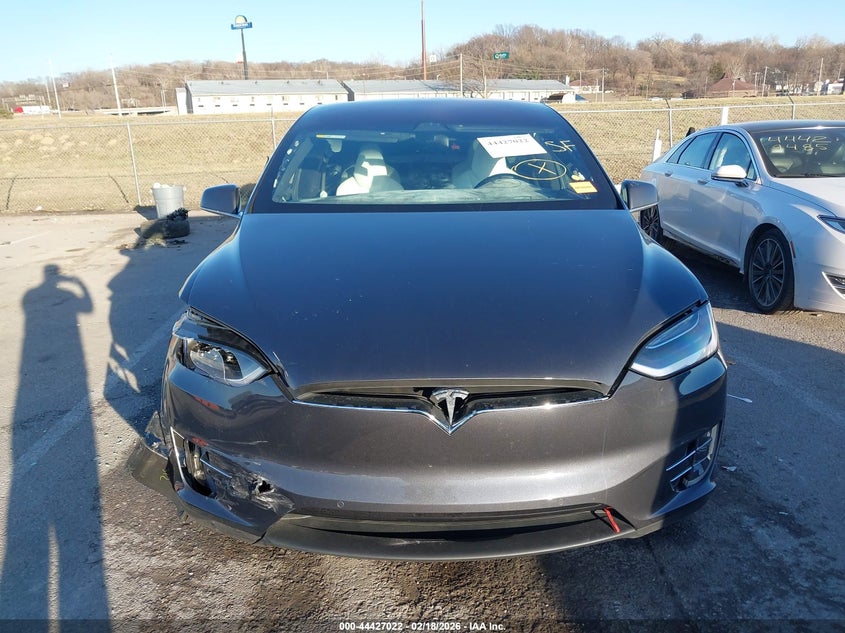 2018 Tesla Model X 100D/75D/P100D VIN: 5YJXCBE45JF089774 Lot: 44427022