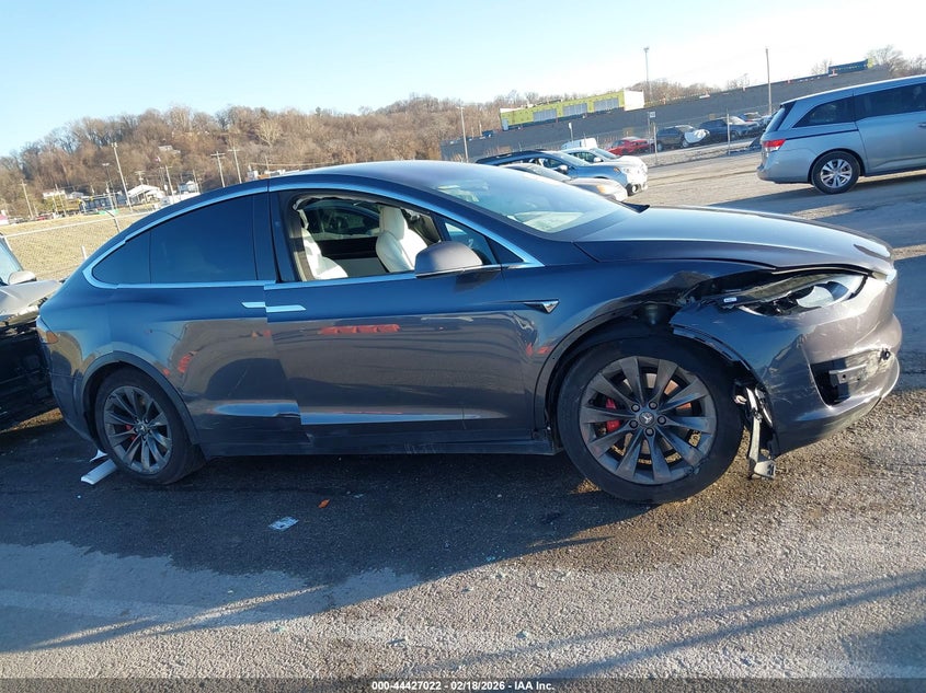 2018 Tesla Model X 100D/75D/P100D VIN: 5YJXCBE45JF089774 Lot: 44427022