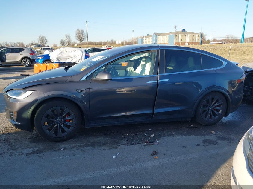 2018 Tesla Model X 100D/75D/P100D VIN: 5YJXCBE45JF089774 Lot: 44427022